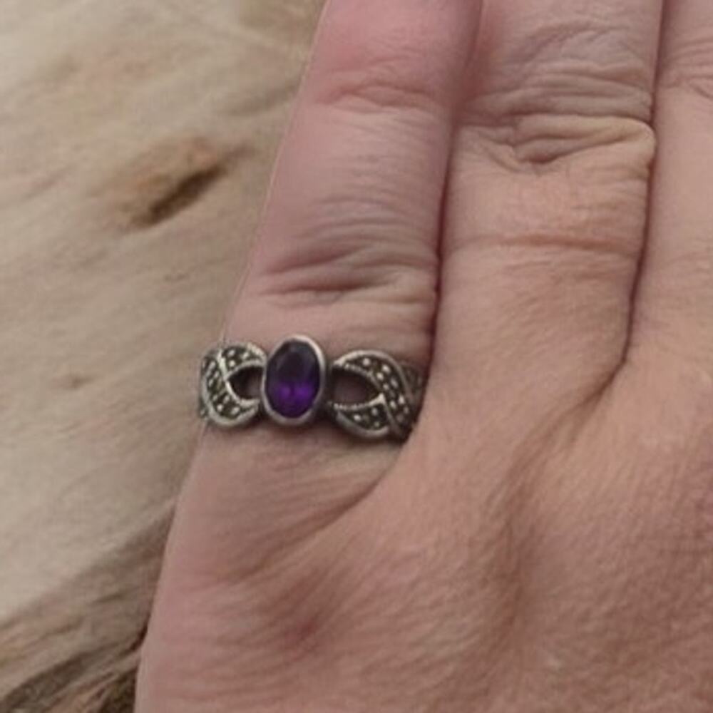 Amethyst and Marcasite Art Deco Sterling Silver 925 Vintage Ring US Size 8